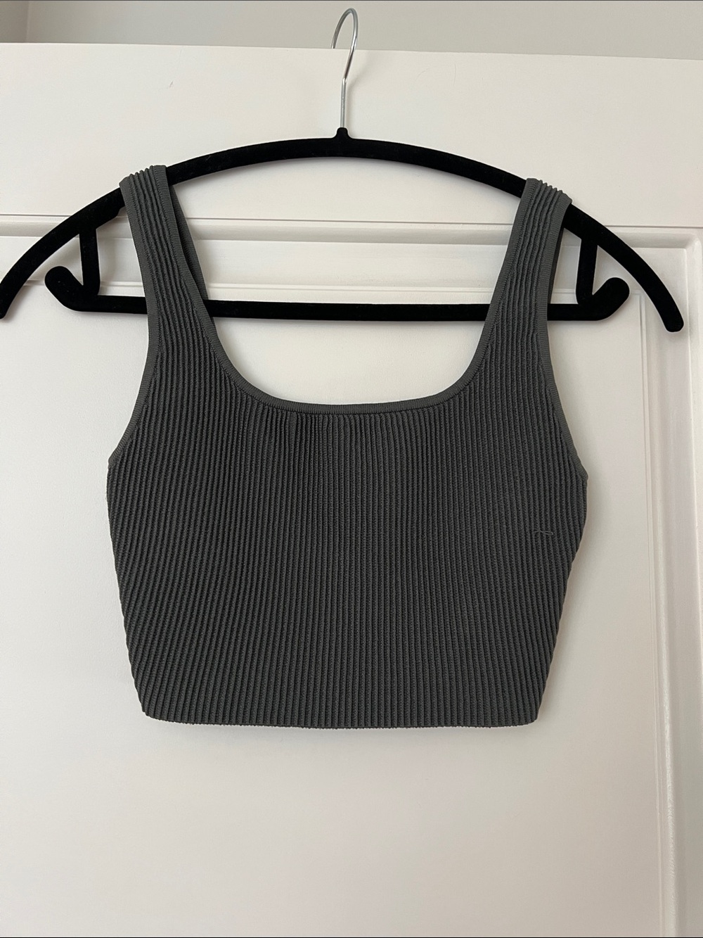 Aritzia Babaton Ribbed Scoop Neck Cropped Tank Top - Charcoal Gray